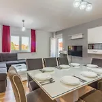Three-bedroom In Daire Medulin