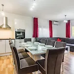 Daire Three-bedroom In Medulin