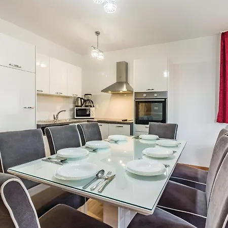 Three-bedroom In 메덜린