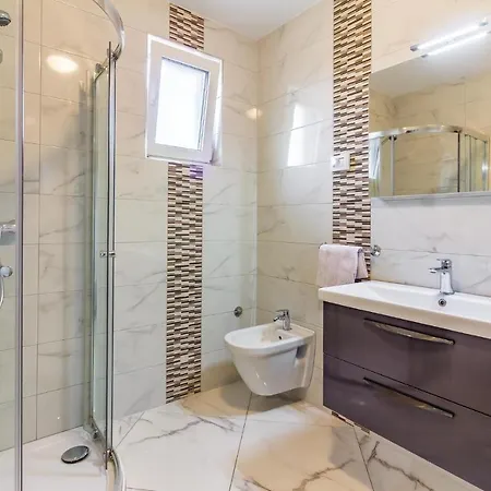 아파트 Three-bedroom In