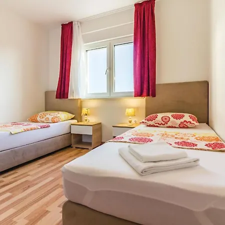 Three-bedroom In 메덜린
