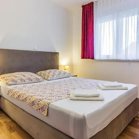 Three-bedroom In 메덜린