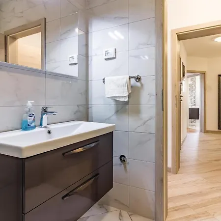 Three-bedroom In 메덜린