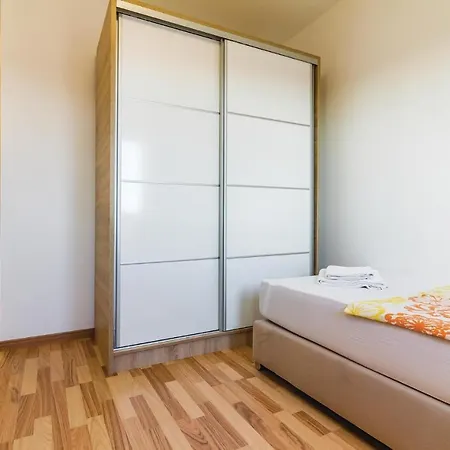 Three-bedroom In 아파트 *