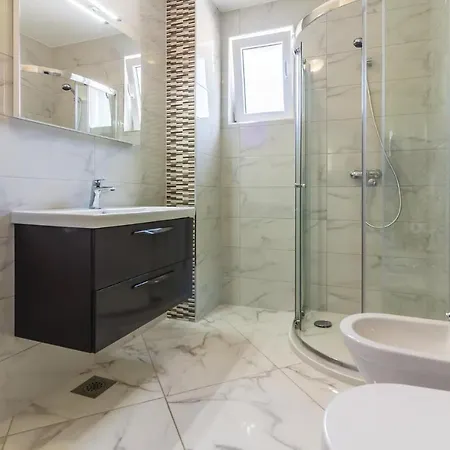아파트 Three-bedroom In 메덜린