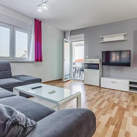 Appartement Three-bedroom In