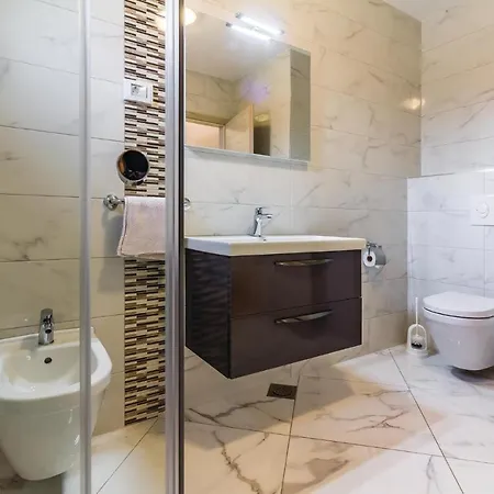 Stunning In With Wifi Apartment